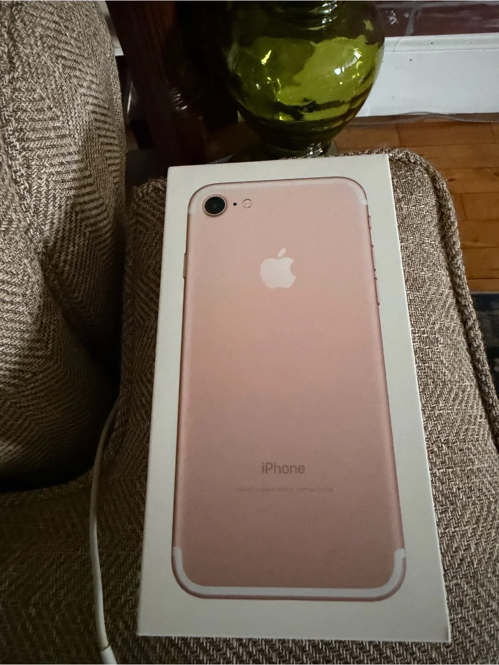 Apple iPhone 7 Rose Gold with original Box. T Mobile. Unlocked